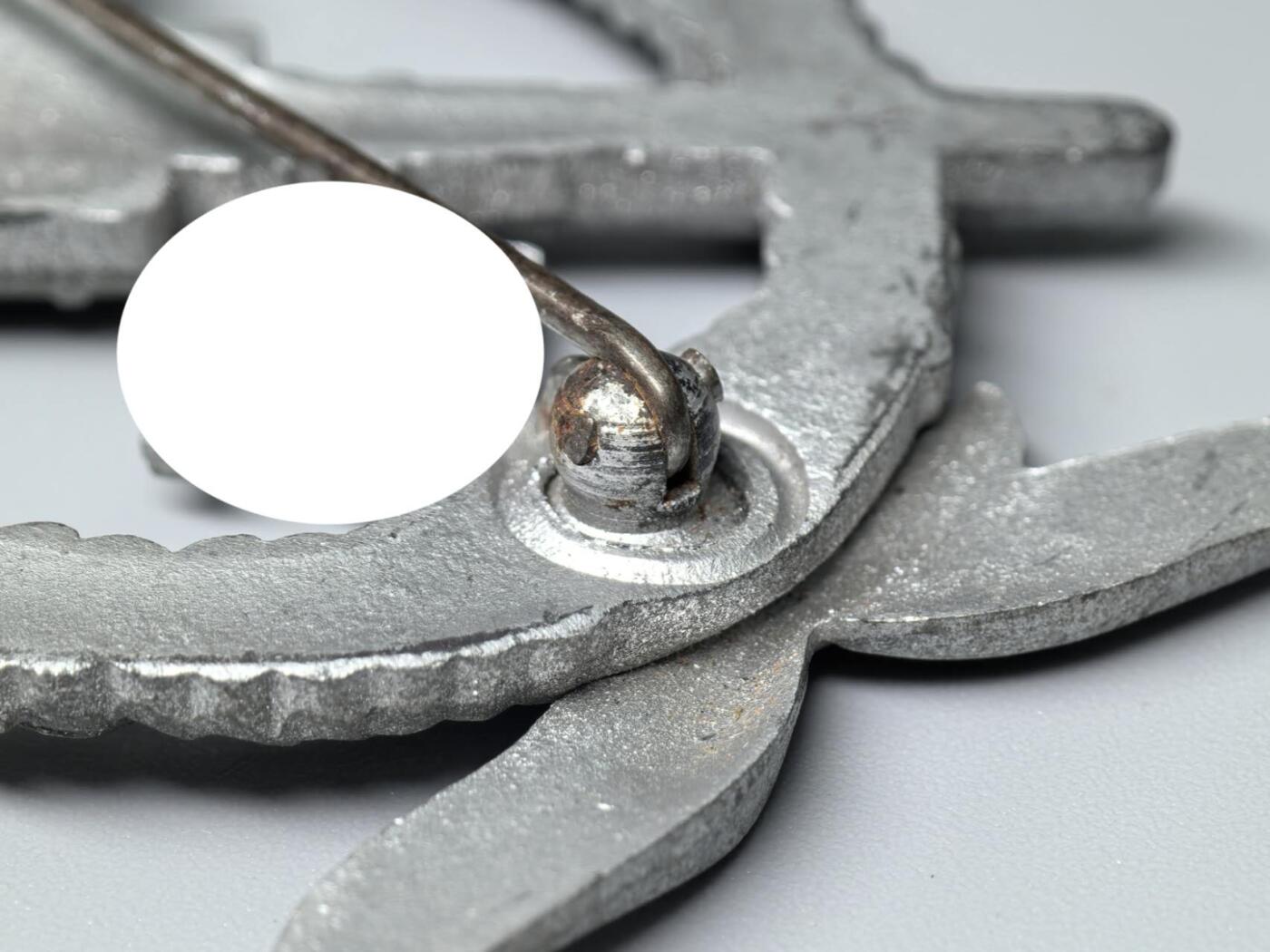 小驴勋章奖章收藏11月15日周六晚五点拍卖（珍爱和平，收藏战争，铭记历史，勿忘国耻，忠党爱国。有偿代拍，送拍规则在简介最后，参拍须阅读规则后再参拍，关系到运费包装发货时效真假辨别等关键信息，拍卖时不再发原图，看大图店主微信码在拍卖店铺介绍里）