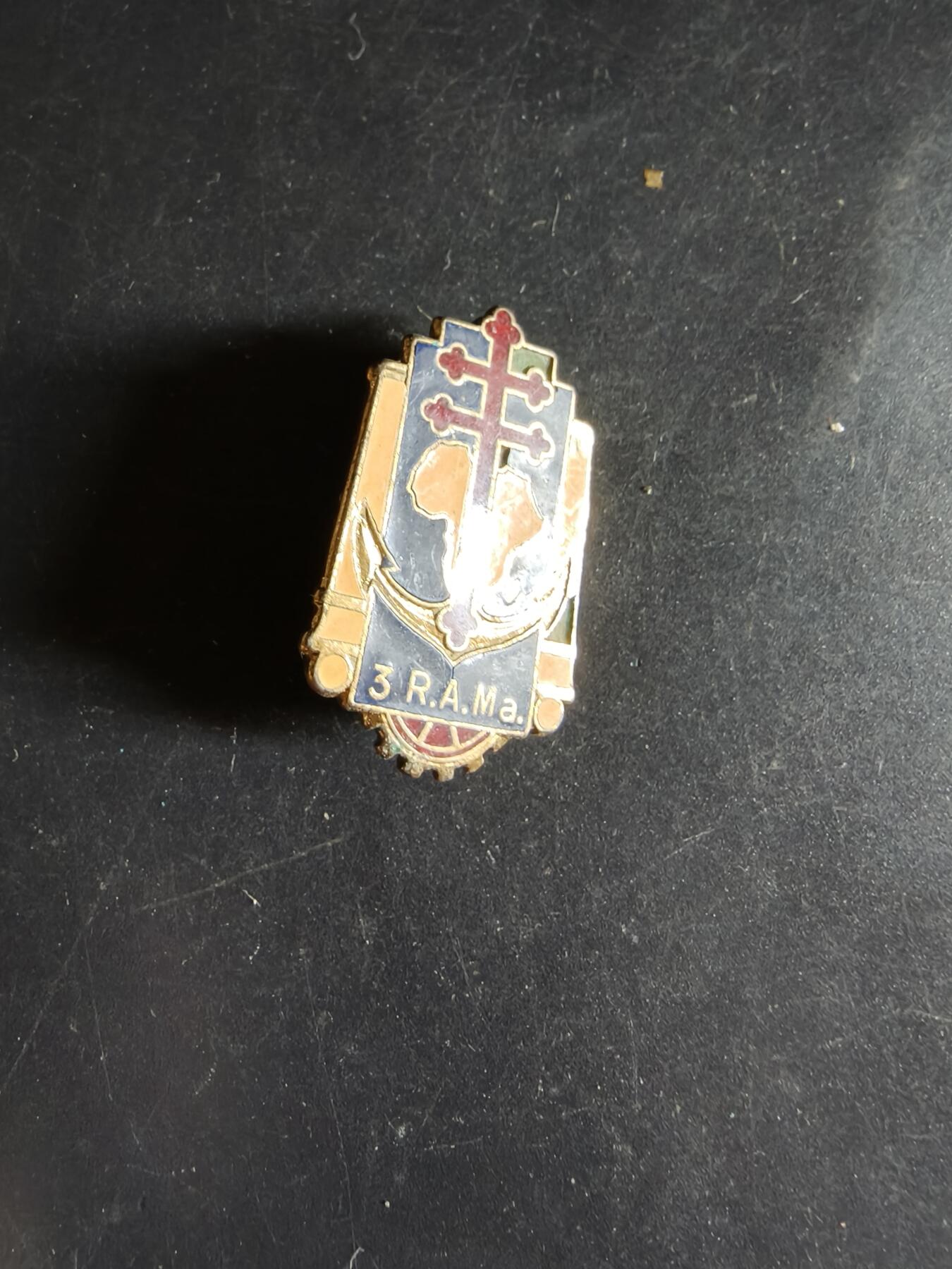 老王徽章第163期 13-15日三场连拍 16日统一发货  13、14日结束后可寄存 法国第3海军陆战队炮兵团证章 