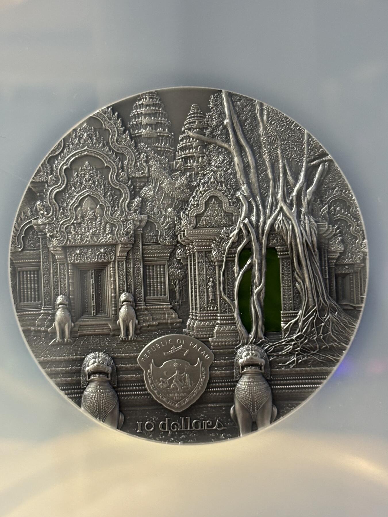 第181期拍卖 帕劳2019年蒂凡尼柬埔寨吴哥窟2盎司镶嵌玻璃银币NGC-MS70原盒证书，999银，发行999枚