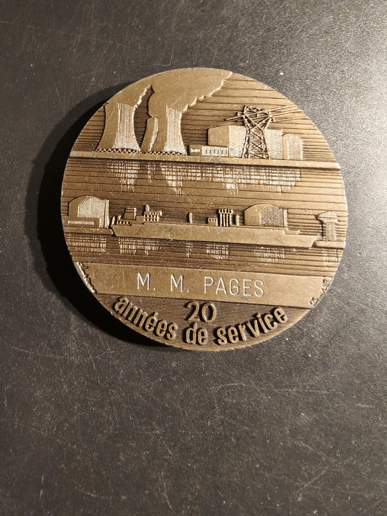 老王徽章第163期 13-15日三场连拍 16日统一发货  13、14日结束后可寄存