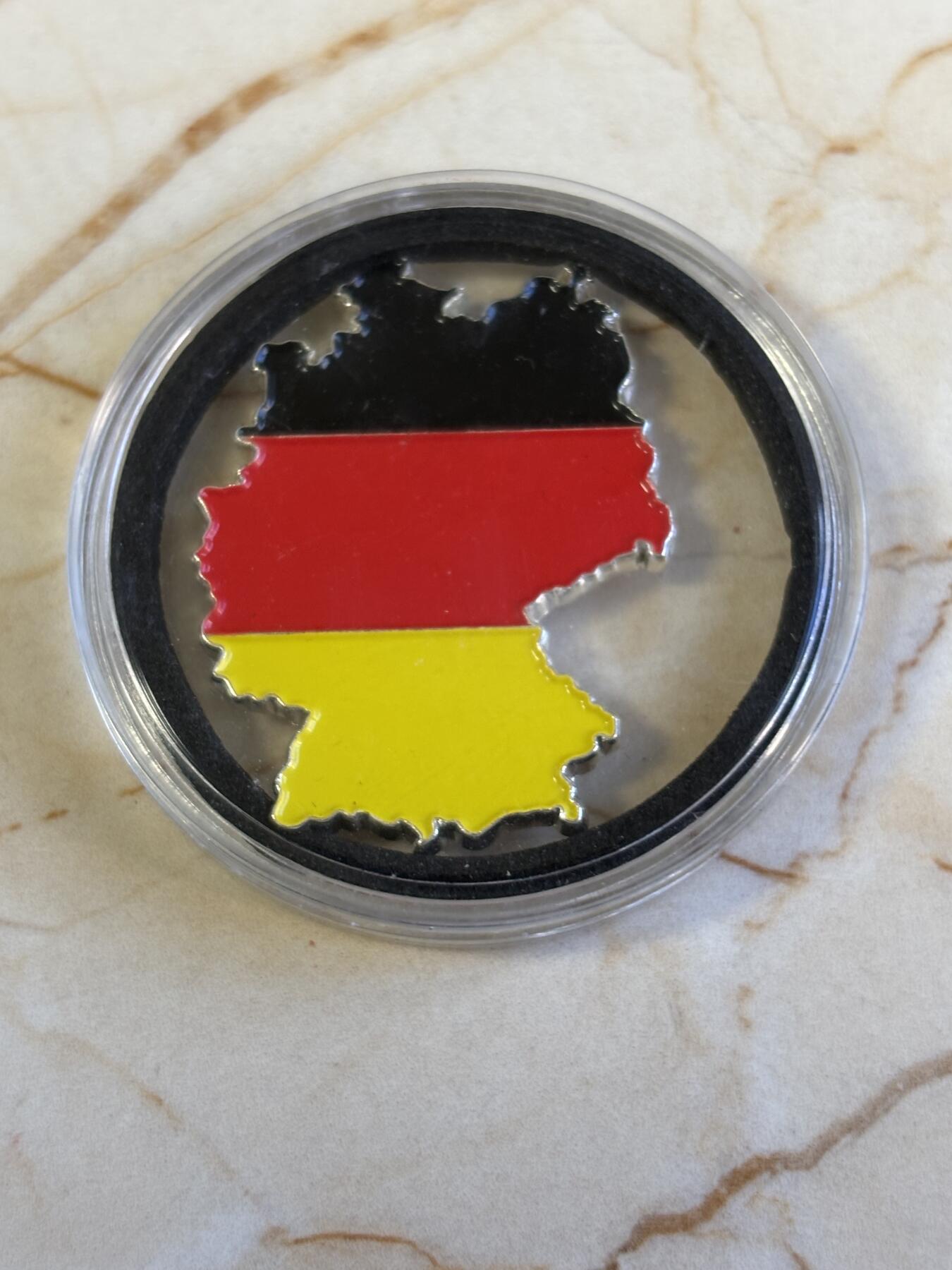 第181期拍卖 索马里2013年世界地图国旗系列德国地图异形币