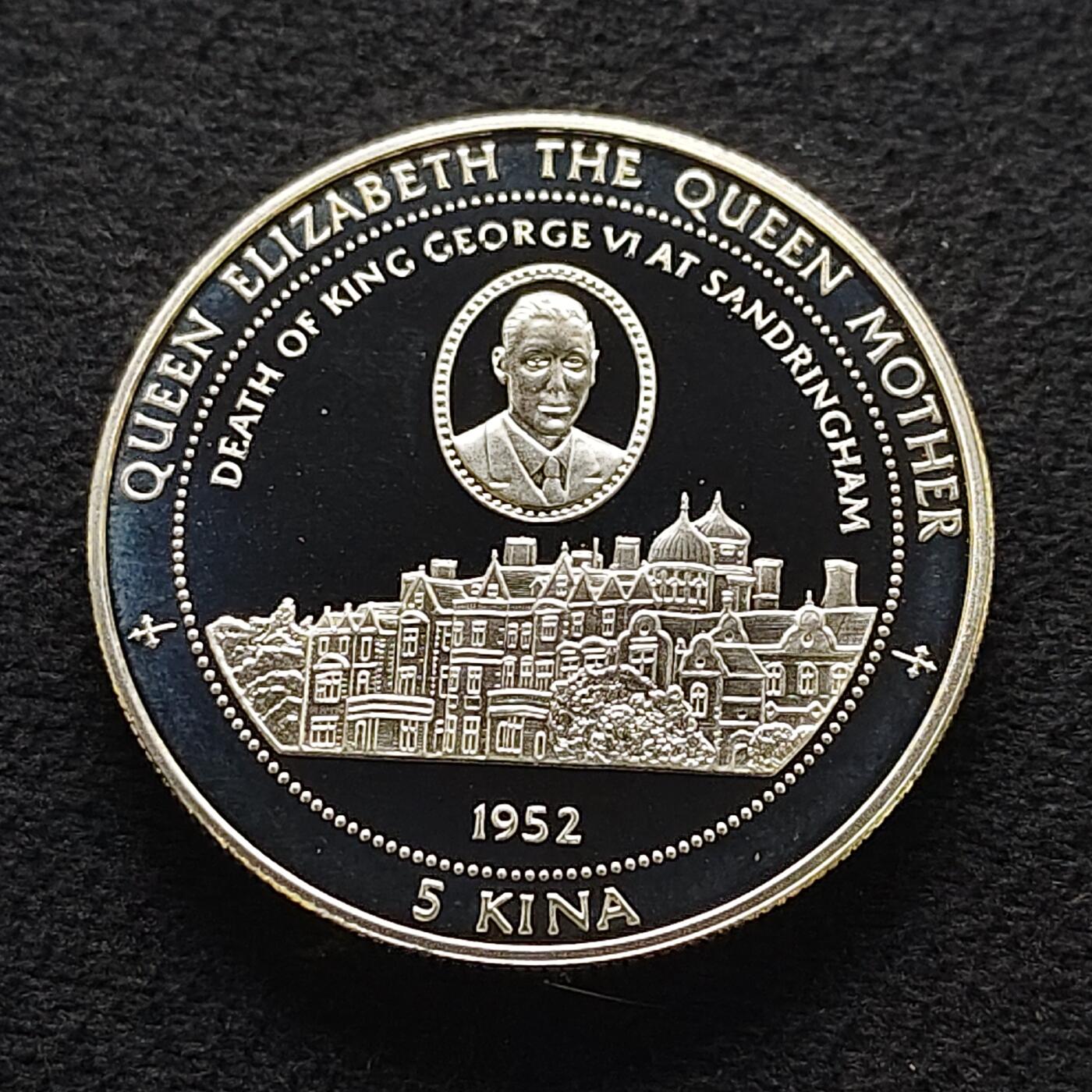 【全场包邮】纯粹捡漏拍477场（免费代拍第14场）调整中 巴布亚新几内亚1997年5基纳伊丽莎白王太后95岁大寿系列乔治六世逝世精制克朗型纪念银币