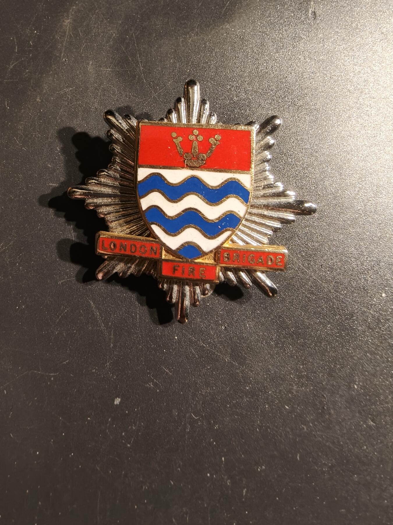 老王徽章第163期 13-15日三场连拍 16日统一发货  13、14日结束后可寄存  英国伦敦消防旅帽徽