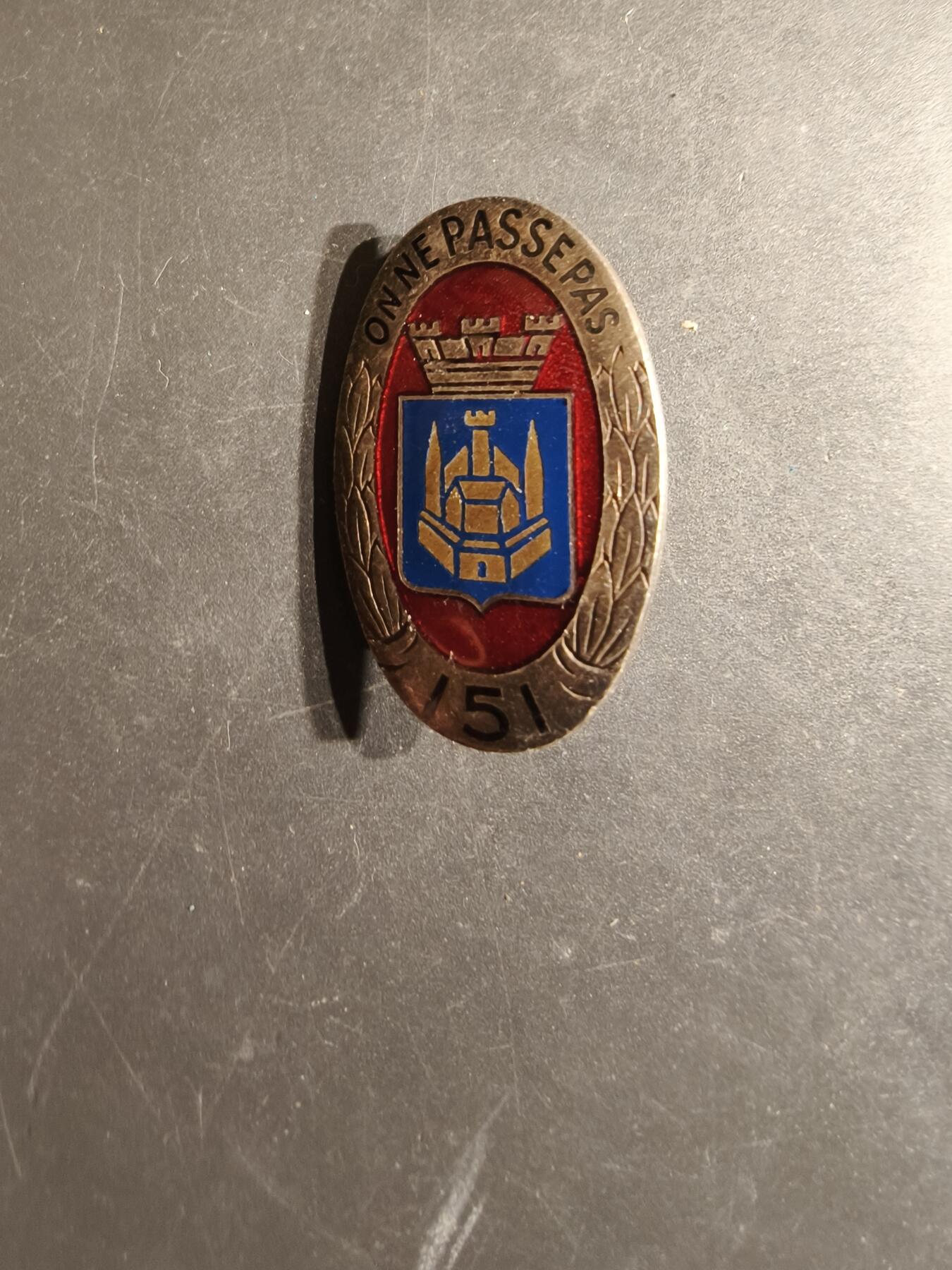 老王徽章第163期 13-15日三场连拍 16日统一发货  13、14日结束后可寄存 法国第151步兵团证章    凡尔登战役中表现出色 