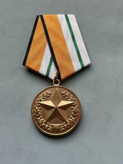 盛世勋华——号角文化勋章邮票专场拍卖第289期 - 俄罗斯联邦国防部“竞赛优异三等奖奖章”，授予条件：用于表彰在军事技能竞赛（如“国际军事比赛”“俄军内部专业比武”）中获得第三名的官兵或团队。常见于“国际军事比赛”“俄军各军种专业技能比武”等赛事，是俄军激励军事训练、提升作战技能的荣誉体系之一。