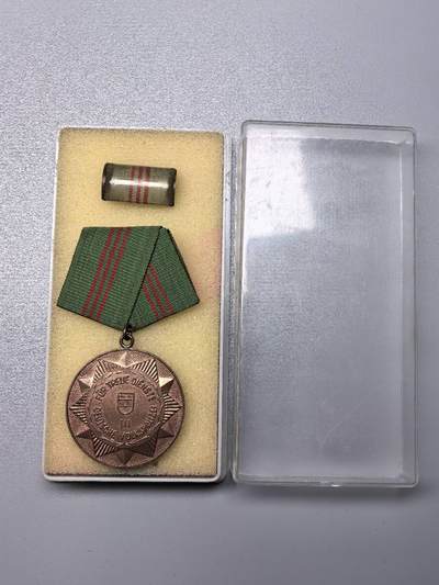 小驴勋章奖章收藏11月15日周六晚五点拍卖（珍爱和平，收藏战争，铭记历史，勿忘国耻，忠党爱国。有偿代拍，送拍规则在简介最后，参拍须阅读规则后再参拍，关系到运费包装发货时效真假辨别等关键信息，拍卖时不再发原图，看大图店主微信码在拍卖店铺介绍里） - 东德内政部铜级忠诚服役奖章