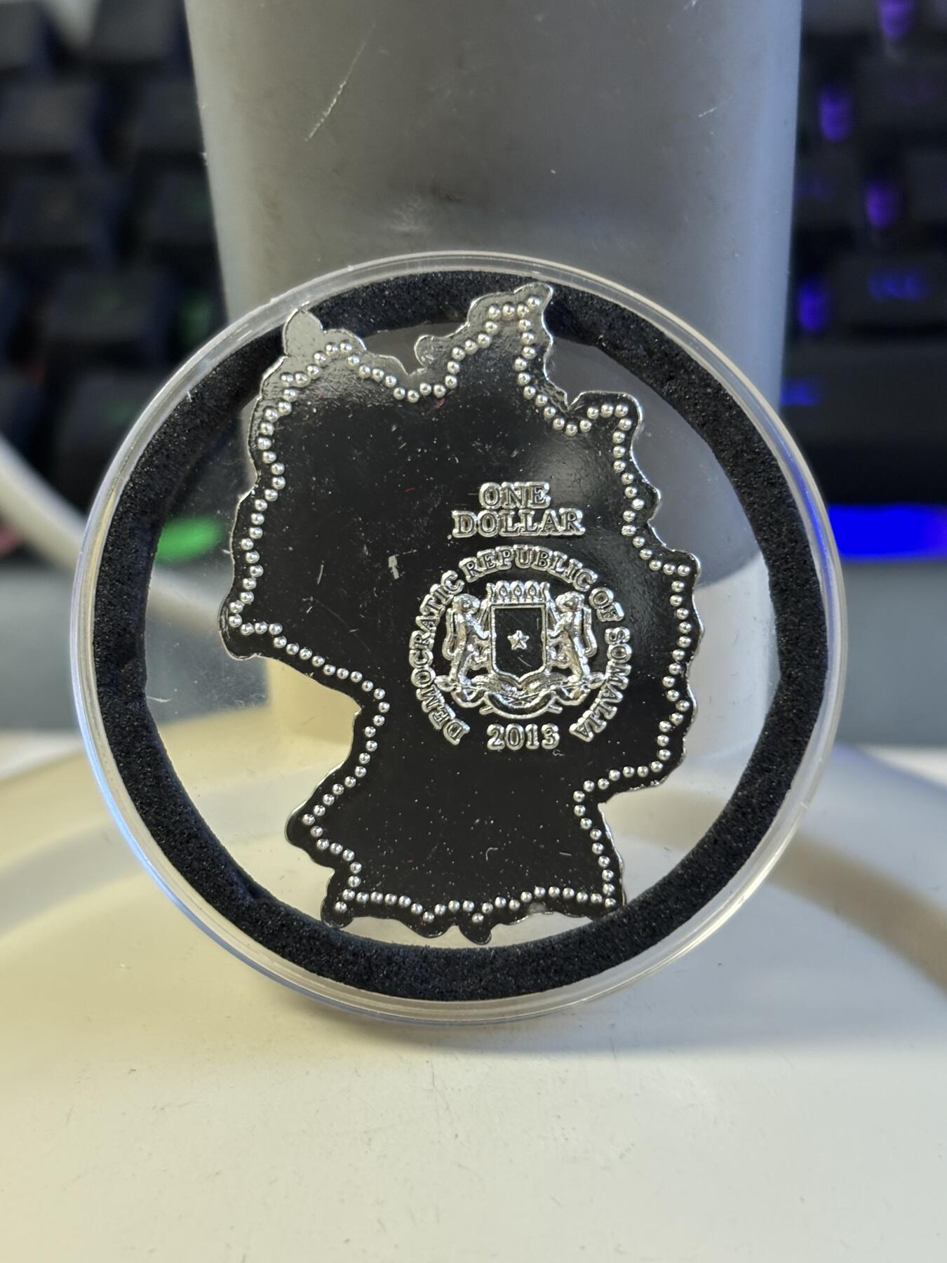 第181期拍卖 索马里2013年世界地图国旗系列德国地图异形币