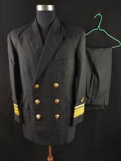 0元起拍勋章 第310期 咸鱼国勋章拍卖专场 11月16日（周日）下午6：00开始 - 民国早期海军将官 早期刺绣嘉禾 原主第14任漢陽軍艦艦長 錢純志少將 胸围104 肩宽50 衣长78 袖长60腰围80 裤长103