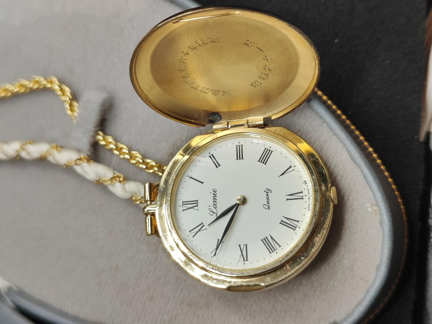 0元起拍勋章 第310期 咸鱼国勋章拍卖专场 11月16日（周日）下午6：00开始 日本在位60周年纪念怀表，纯银挂坠