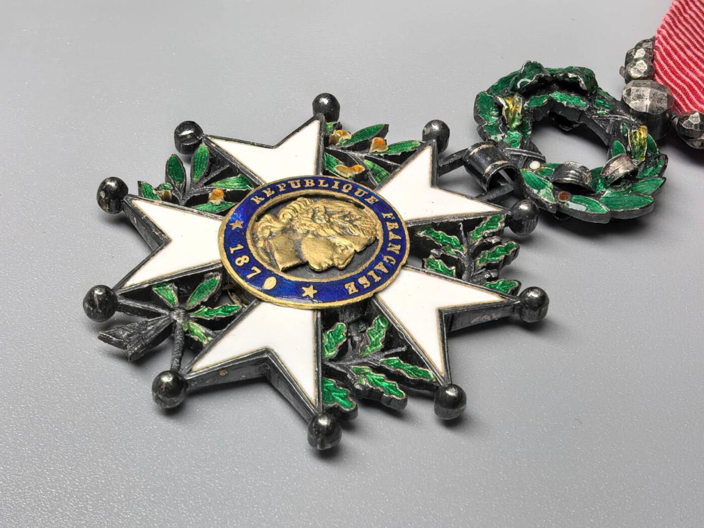 小驴勋章奖章收藏11月15日周六晚五点拍卖（珍爱和平，收藏战争，铭记历史，勿忘国耻，忠党爱国。有偿代拍，送拍规则在简介最后，参拍须阅读规则后再参拍，关系到运费包装发货时效真假辨别等关键信息，拍卖时不再发原图，看大图店主微信码在拍卖店铺介绍里）