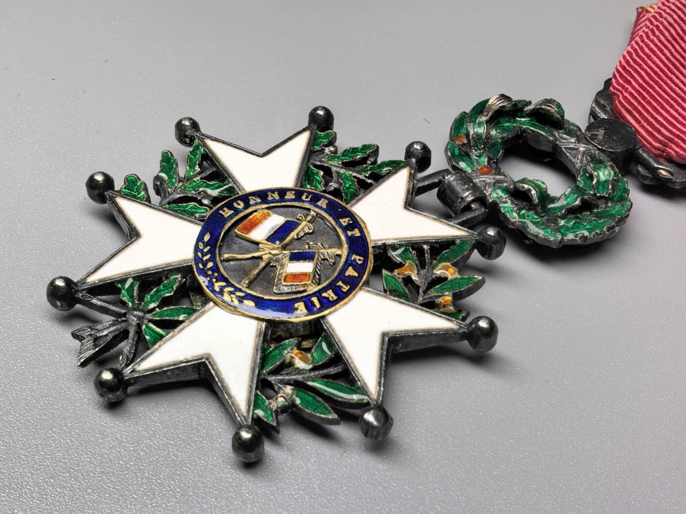 小驴勋章奖章收藏11月15日周六晚五点拍卖（珍爱和平，收藏战争，铭记历史，勿忘国耻，忠党爱国。有偿代拍，送拍规则在简介最后，参拍须阅读规则后再参拍，关系到运费包装发货时效真假辨别等关键信息，拍卖时不再发原图，看大图店主微信码在拍卖店铺介绍里）