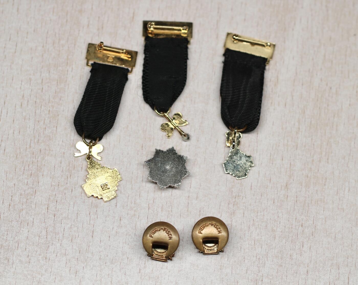 大猫徽章拍卖 第282期  梵蒂冈教皇国聖墓骑士  团迷你章一对 梵蒂冈教皇国聖墓骑士 团 星芒 迷你章 比利时一战战火十字纪念奖章迷你 带F IBRU-FISCH厂标