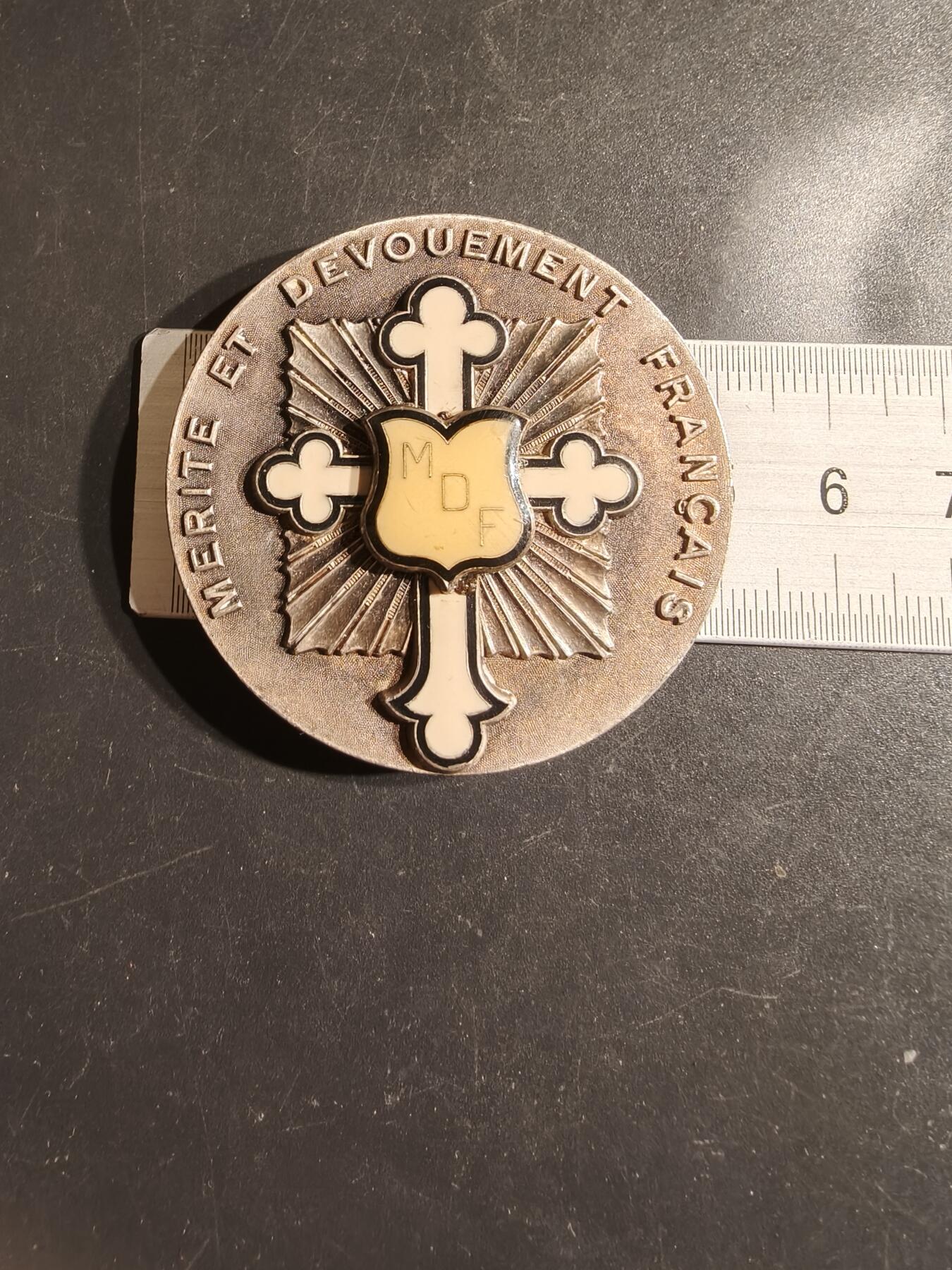 老王徽章第163期 13-15日三场连拍 16日统一发货  13、14日结束后可寄存