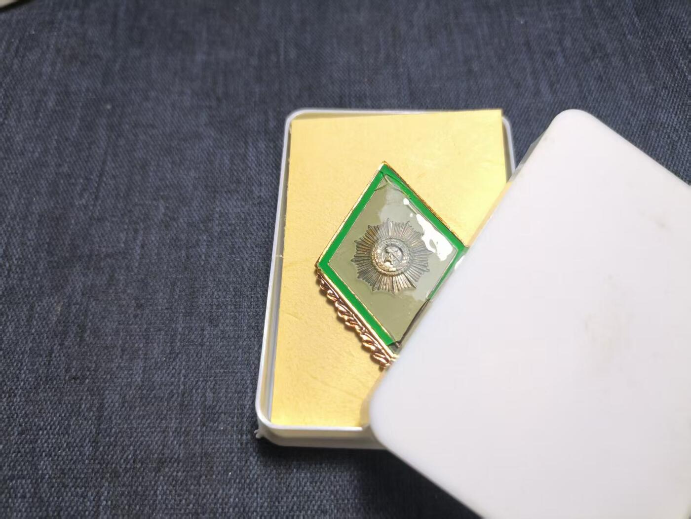 罗岚⭐爱藏⭐精品专拍第七场-分享拍场赚佣（周六有群拍，详细看简介） 民主德国内务部高等警官学院校徽 带原盒