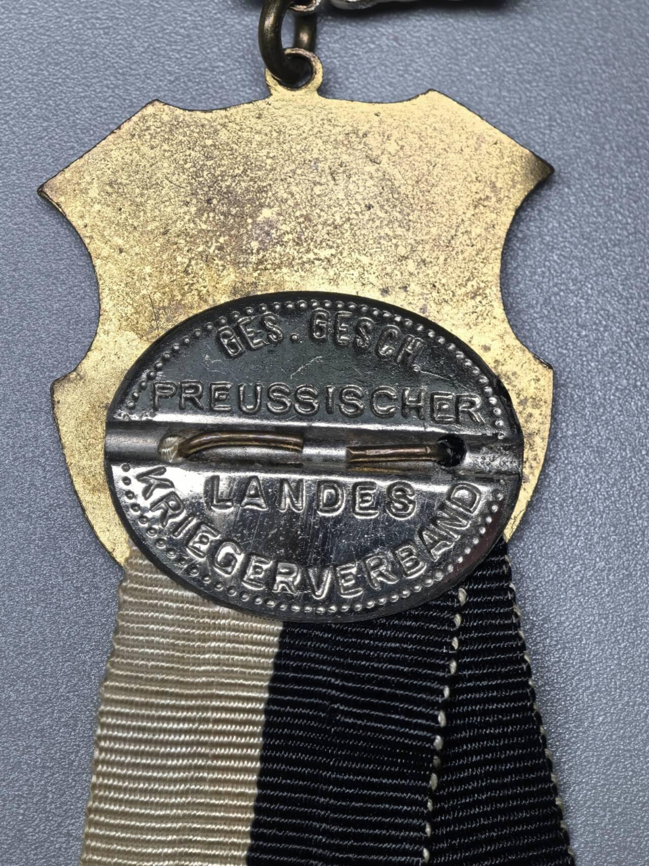 小驴勋章奖章收藏11月15日周六晚五点拍卖（珍爱和平，收藏战争，铭记历史，勿忘国耻，忠党爱国。有偿代拍，送拍规则在简介最后，参拍须阅读规则后再参拍，关系到运费包装发货时效真假辨别等关键信息，拍卖时不再发原图，看大图店主微信码在拍卖店铺介绍里）