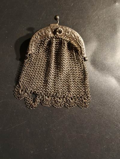 老王徽章第163期 13-15日三场连拍 16日统一发货  13、14日结束后可寄存 -  法国19世纪镀银钱袋     60×70mm