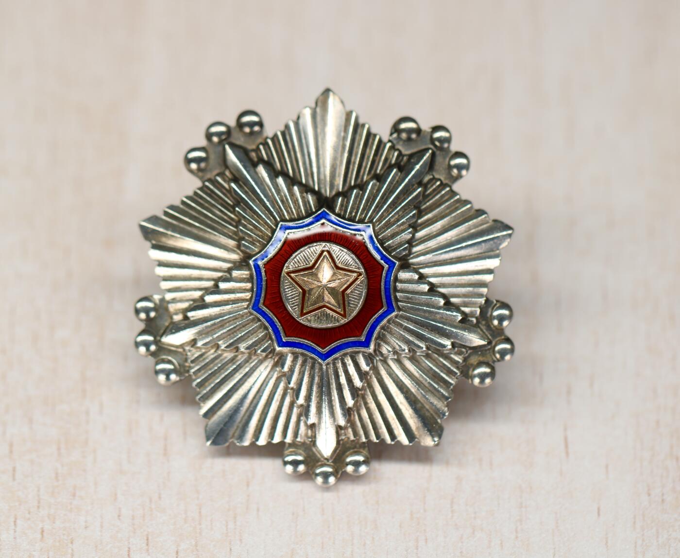 大猫徽章拍卖 第282期 朝鲜🇰🇵三级国旗勋章 大轮