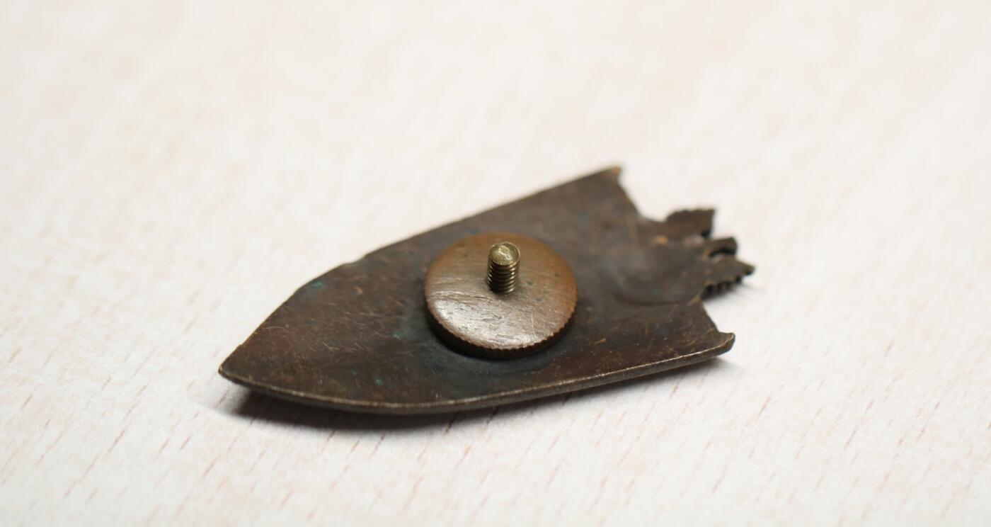 大猫徽章拍卖 第282期 波兰兄弟连勋章，多授予外国在波参战或加入波的国际友人带红白条纹绶带，1945年柏林战役格伦瓦尔德纪念章，铜质盾形徽章，正面刻有双头鹰和GRUNWALD BERLIN字样