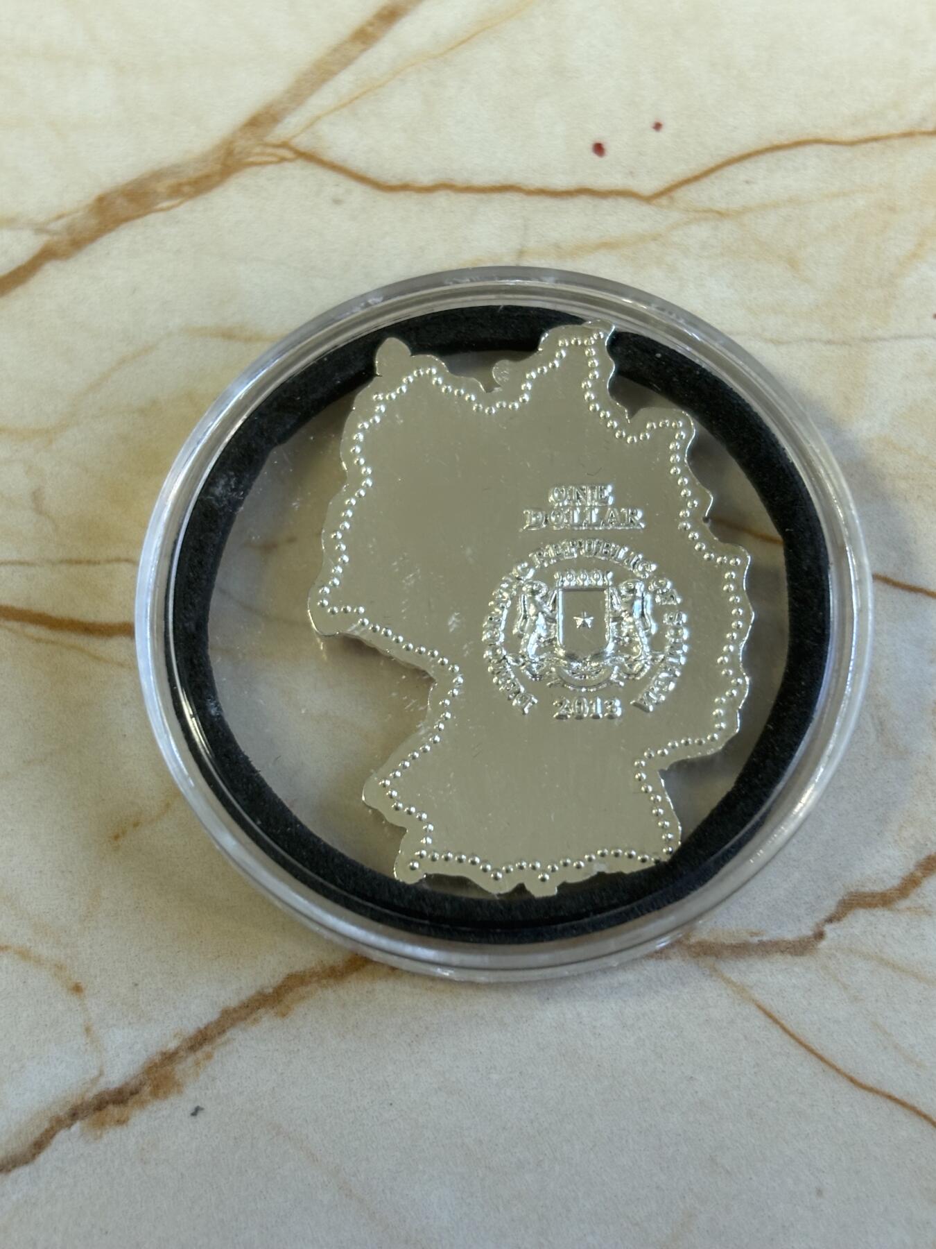 第181期拍卖 索马里2013年世界地图国旗系列德国地图异形币