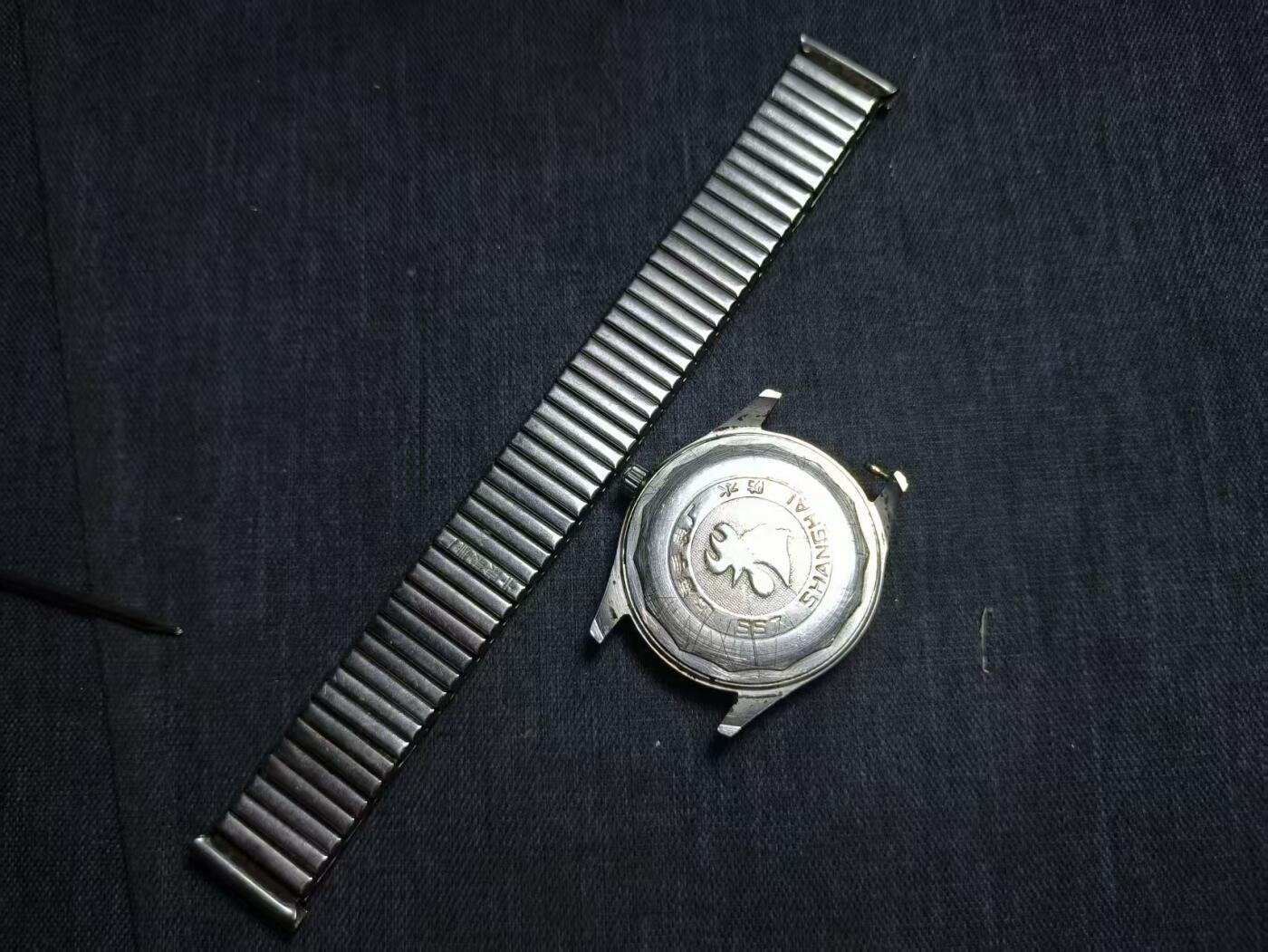 罗岚⭐爱藏⭐精品专拍第七场-分享拍场赚佣（周六有群拍，详细看简介）  金鸡牌（JINJI）手表 12时刻度 弹簧钢链表带 功能完好可走时---“19 ZUAN ZSH-19钻自动上链”  带防水盖 首款自产自动上链机芯手表