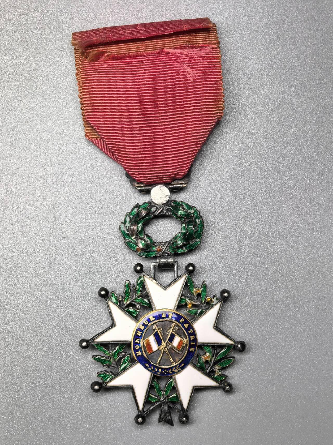 小驴勋章奖章收藏11月15日周六晚五点拍卖（珍爱和平，收藏战争，铭记历史，勿忘国耻，忠党爱国。有偿代拍，送拍规则在简介最后，参拍须阅读规则后再参拍，关系到运费包装发货时效真假辨别等关键信息，拍卖时不再发原图，看大图店主微信码在拍卖店铺介绍里）