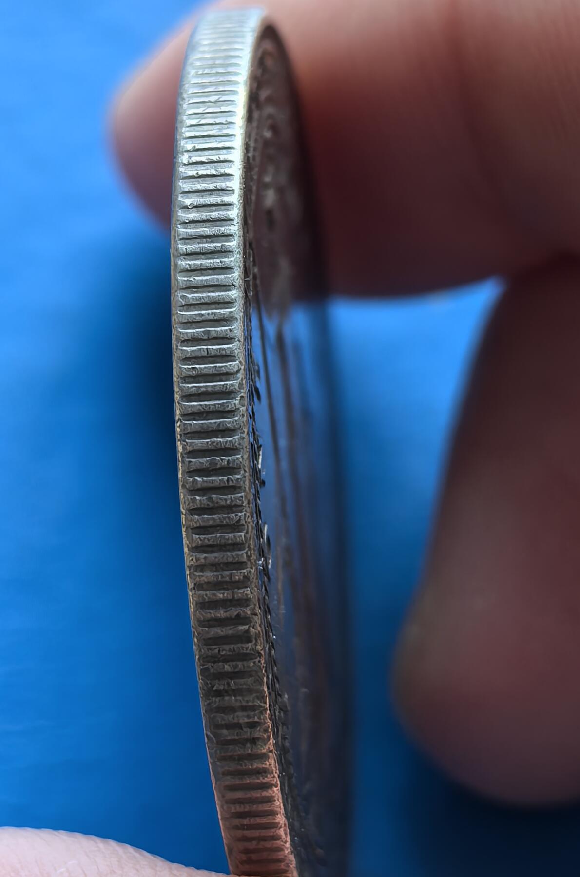 外国优质老铜币银币，周六九点倒数截拍，满百包邮，可寄存半年，喜欢朋友微信扫描二维码可直接参拍