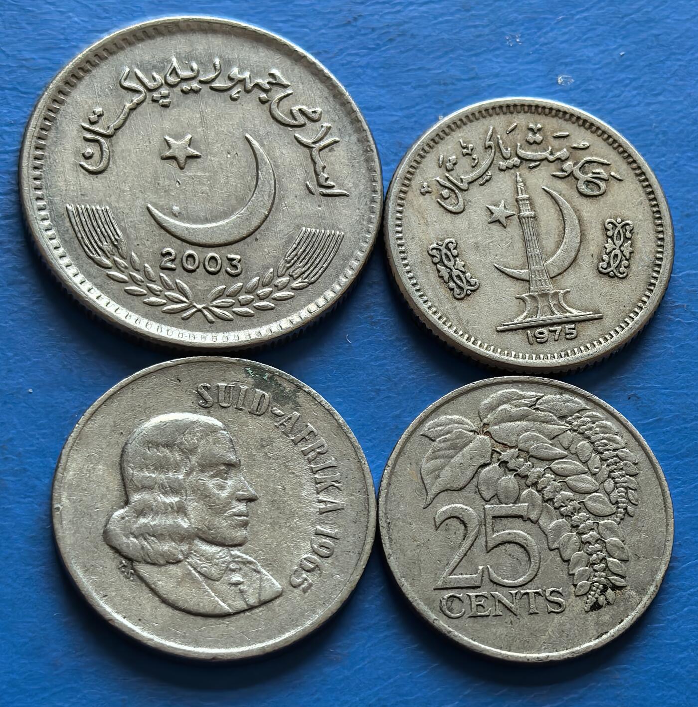 外国优质老铜币银币，周六九点倒数截拍，满百包邮，可寄存半年，喜欢朋友微信扫描二维码可直接参拍