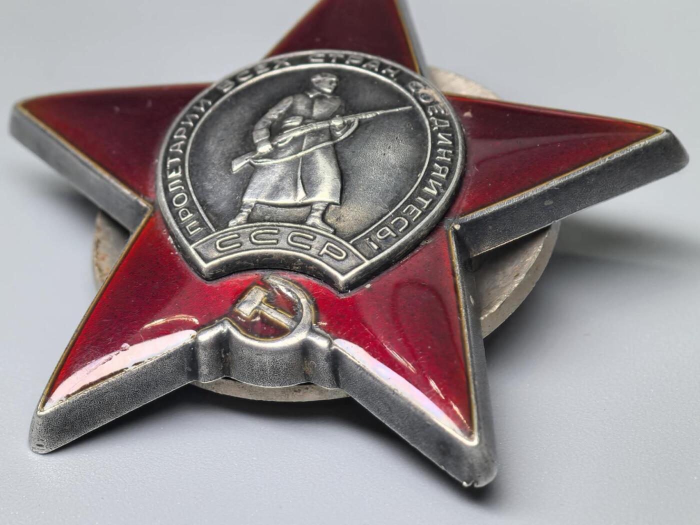 小驴勋章奖章收藏11月15日周六晚五点拍卖（珍爱和平，收藏战争，铭记历史，勿忘国耻，忠党爱国。有偿代拍，送拍规则在简介最后，参拍须阅读规则后再参拍，关系到运费包装发货时效真假辨别等关键信息，拍卖时不再发原图，看大图店主微信码在拍卖店铺介绍里）