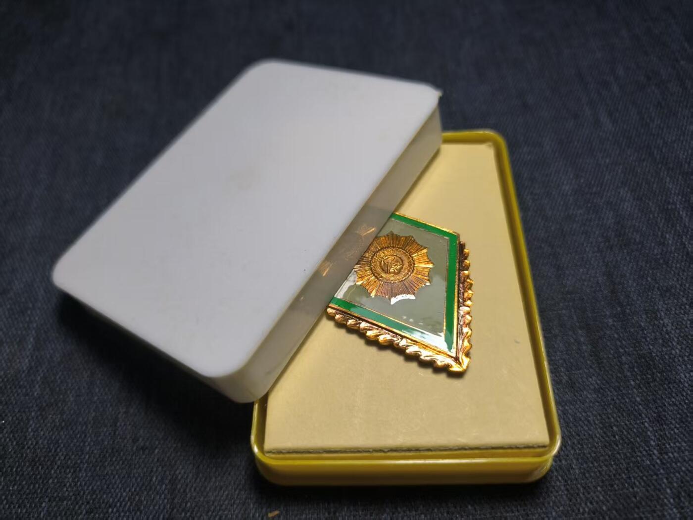 罗岚⭐爱藏⭐精品专拍第七场-分享拍场赚佣（周六有群拍，详细看简介） 民主德国内务部高等警官学院校徽 带原盒