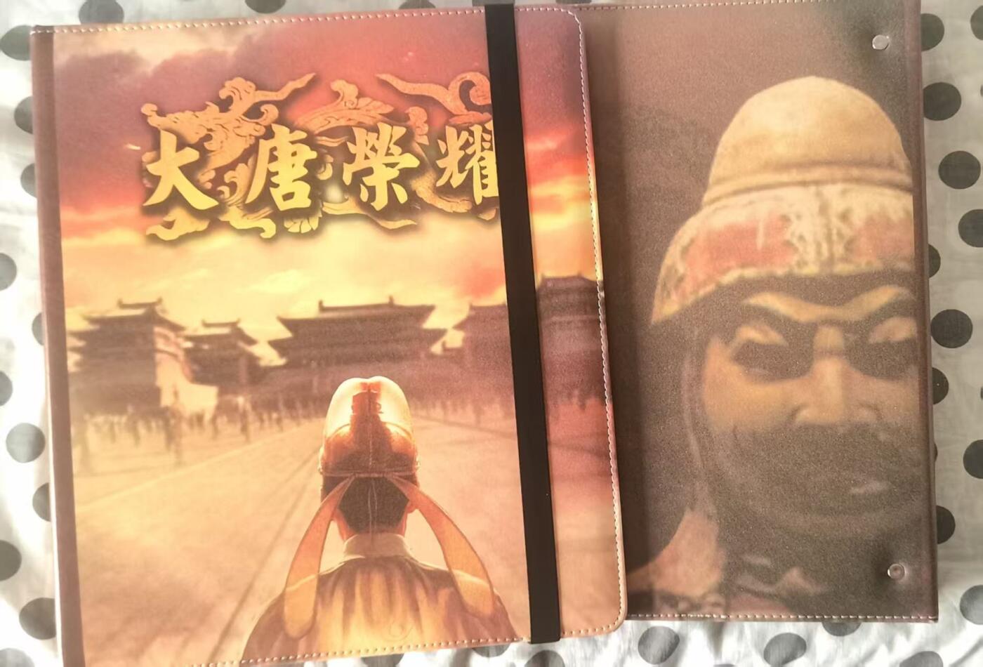 龙虎卡牌第六三场 （无佣金，周六结拍，欢迎送拍） 卡册2本 大圣卡通  隋唐演义D环九宫卡册（绑带卡册 无卡页 有轻微使用痕迹）