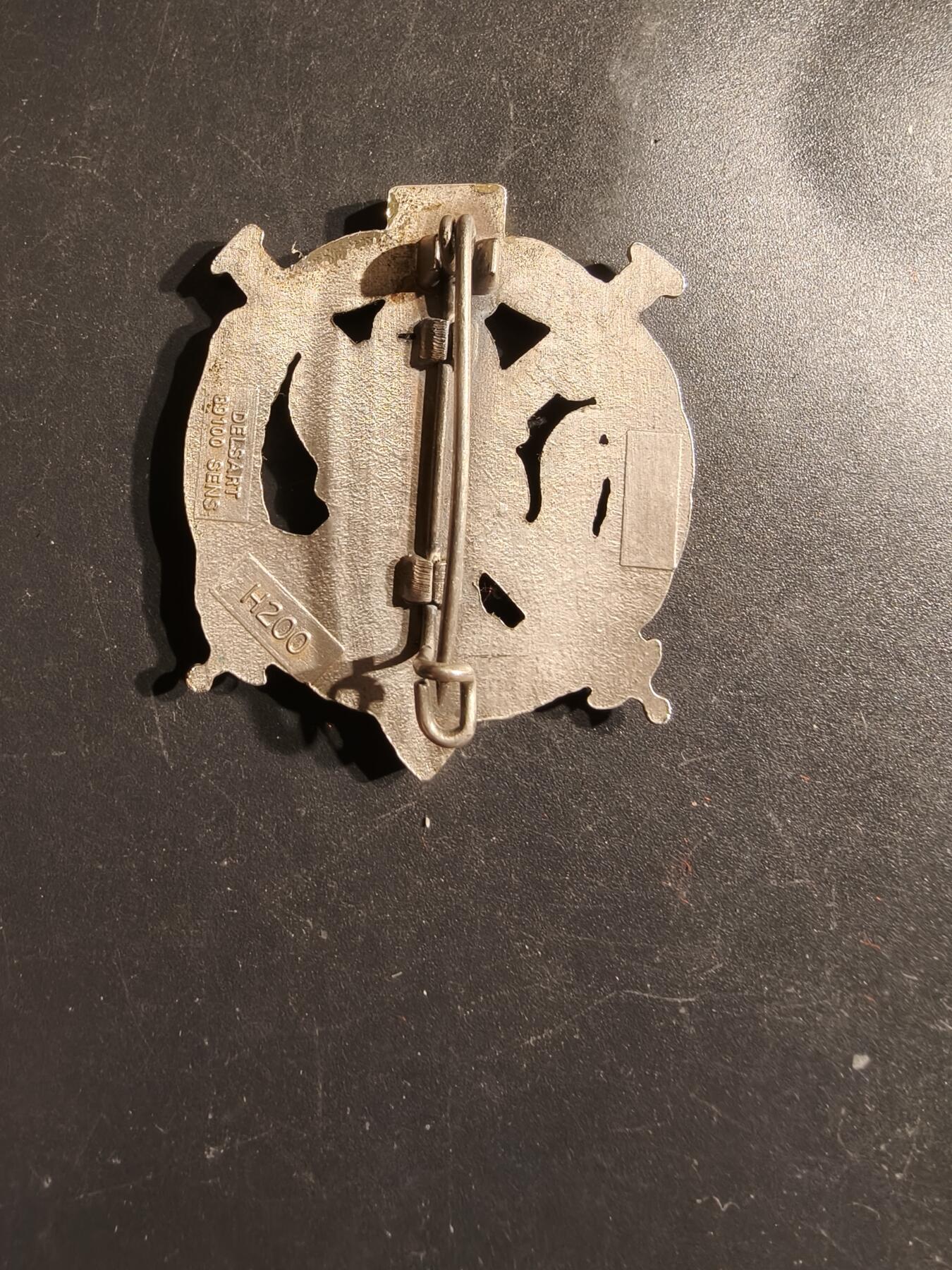 老王徽章第163期 13-15日三场连拍 16日统一发货  13、14日结束后可寄存  法国第61炮兵团证章