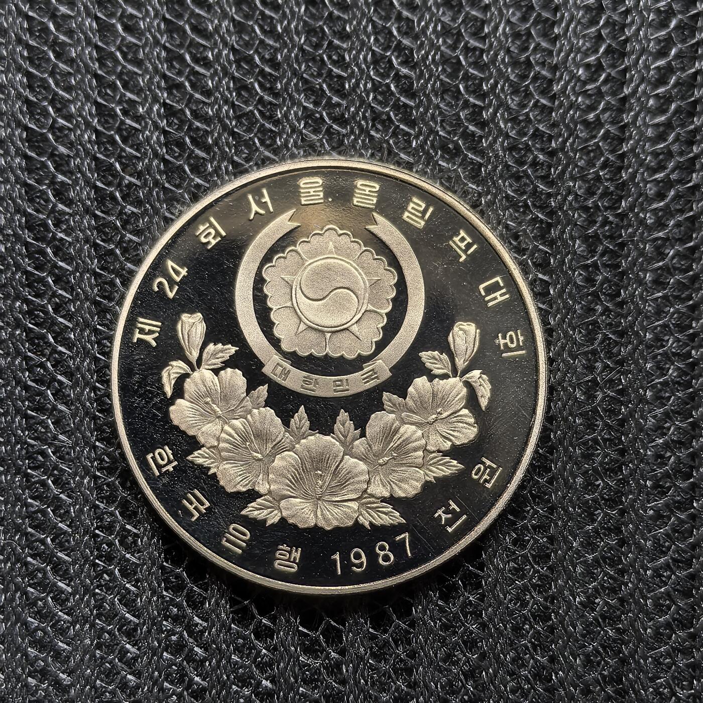 道一币馆币章第一百五十四场 韩国1987年汉城奥运会-排球1000元精制纪念币