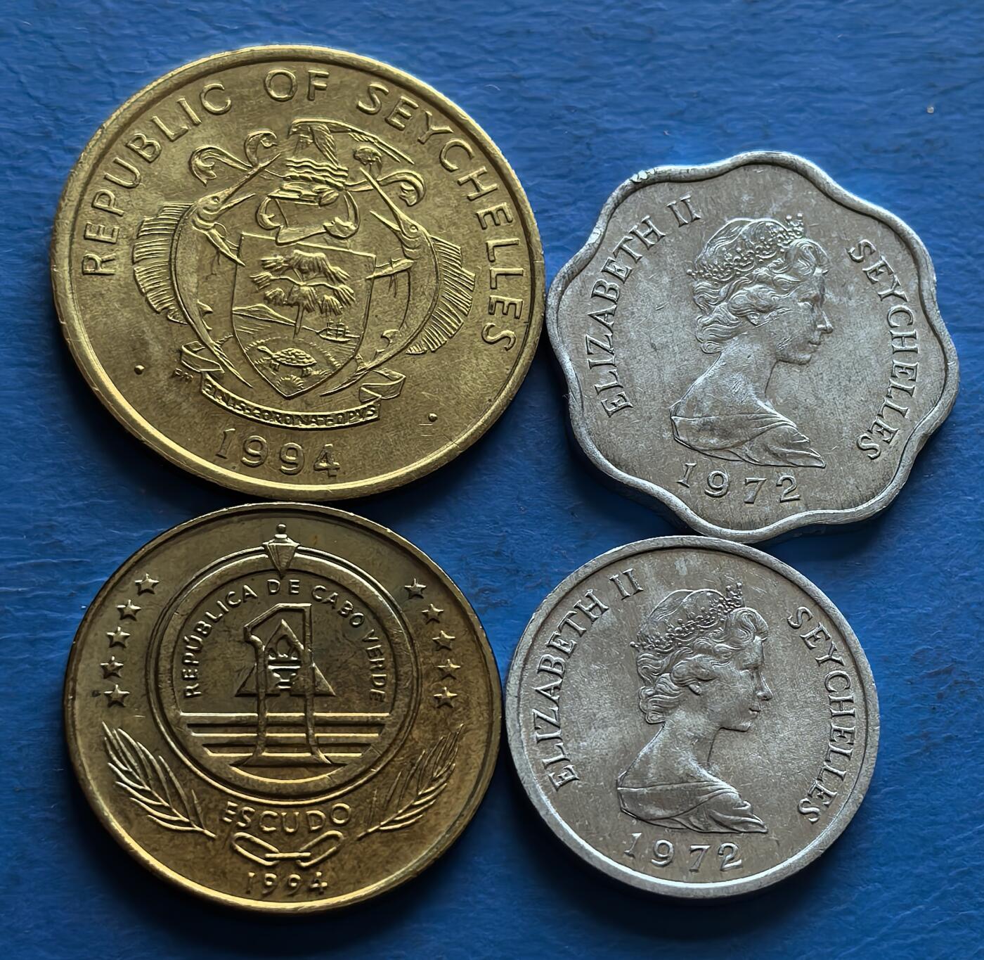 外国优质老铜币银币，周六九点倒数截拍，满百包邮，可寄存半年，喜欢朋友微信扫描二维码可直接参拍