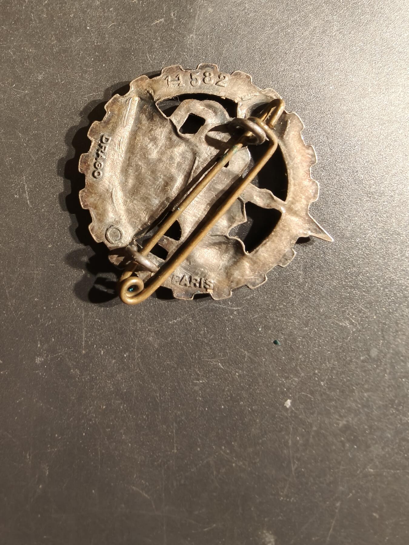 老王徽章第163期 13-15日三场连拍 16日统一发货  13、14日结束后可寄存 法国第1铁路运输团证章 