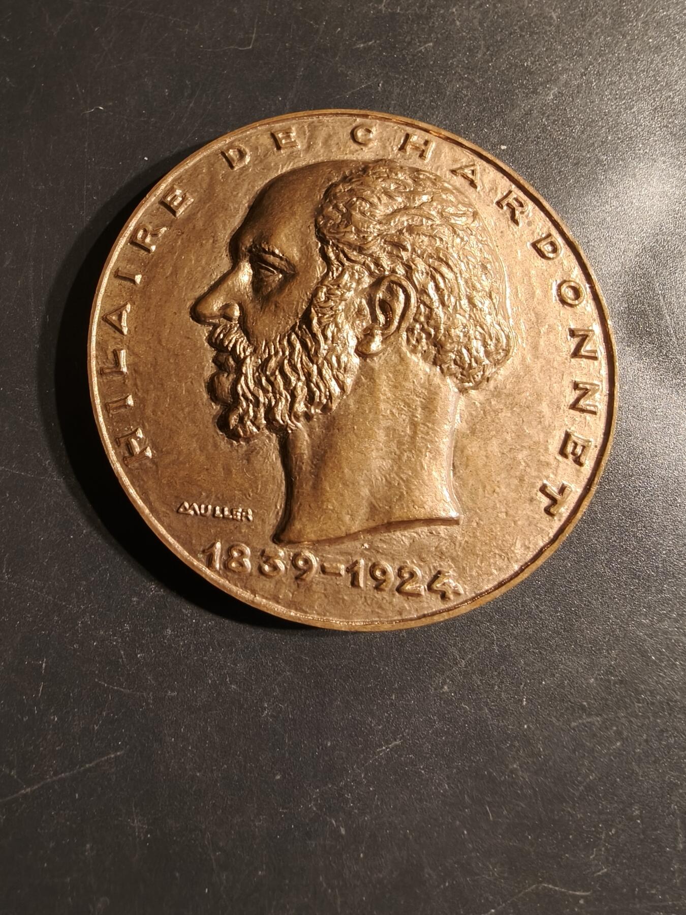 老王徽章第163期 13-15日三场连拍 16日统一发货  13、14日结束后可寄存  法国工程师和发明家伊莱尔·德·夏尔多内（人造丝之父）大铜章      直径62mm.     重量120.1g