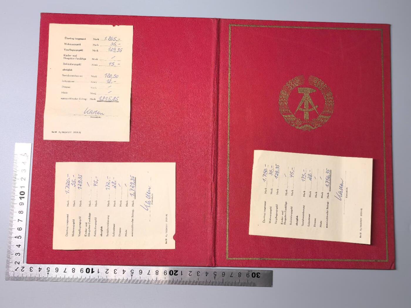 小驴勋章奖章收藏11月15日周六晚五点拍卖（珍爱和平，收藏战争，铭记历史，勿忘国耻，忠党爱国。有偿代拍，送拍规则在简介最后，参拍须阅读规则后再参拍，关系到运费包装发货时效真假辨别等关键信息，拍卖时不再发原图，看大图店主微信码在拍卖店铺介绍里）