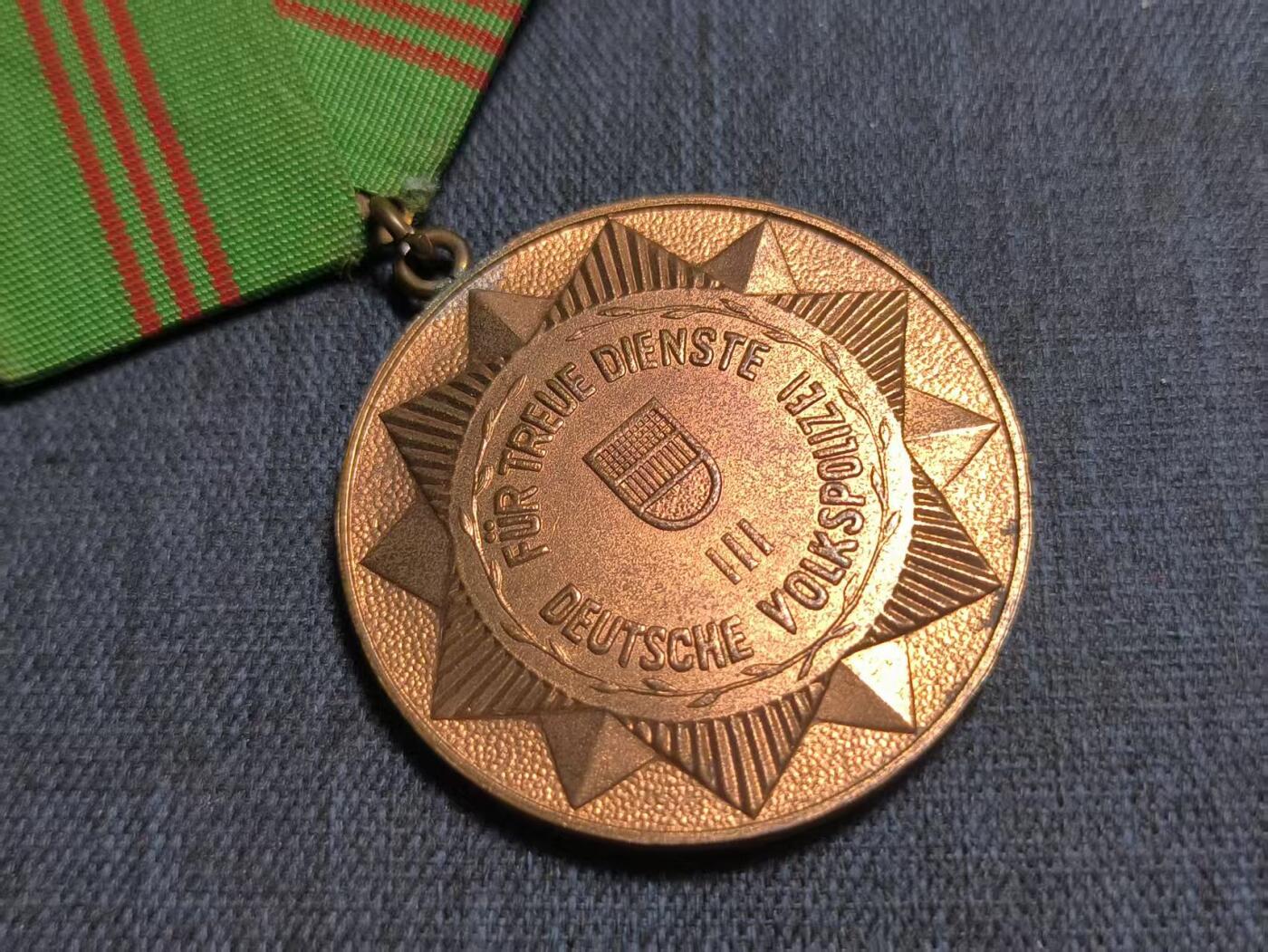 罗岚⭐爱藏⭐精品专拍第七场-分享拍场赚佣（周六有群拍，详细看简介） 民主德国内务部人民警察铜级（三等）忠诚服役奖章  最早期T1版