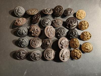 老王徽章第163期 13-15日三场连拍 16日统一发货  13、14日结束后可寄存 -  美国陆军、陆战队扣子一组     直径21-30mm不等     约29枚