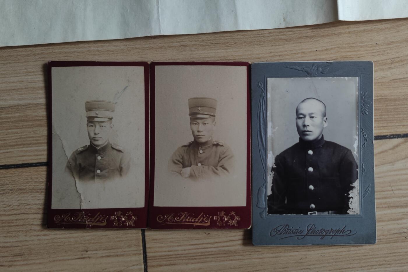 红色经典收藏拍卖专场第31期 勿忘历史勿忘国耻 鬼子甲午战争 日俄战争 青叶 八瑞证书 3张照片 带原装漆盒  不含照片里面的章 漆盒外表磕碰掉漆