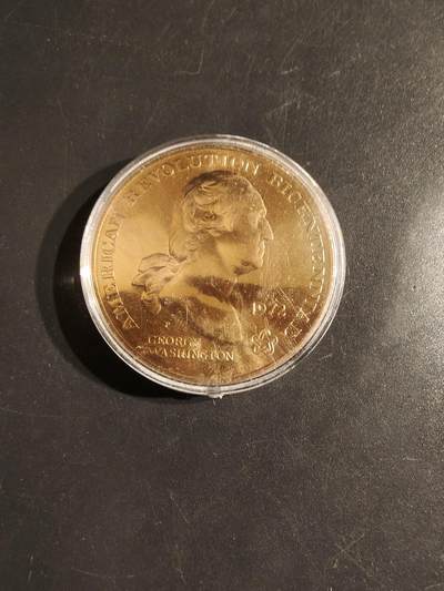 老王徽章第163期 13-15日三场连拍 16日统一发货  13、14日结束后可寄存 - 美国独立战争200周年纪念章    亚克力原盒    直径38mm    乔治华盛顿总统     