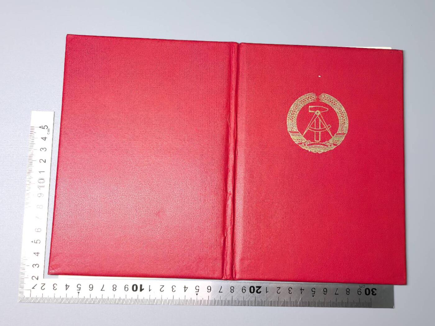 小驴勋章奖章收藏11月15日周六晚五点拍卖（珍爱和平，收藏战争，铭记历史，勿忘国耻，忠党爱国。有偿代拍，送拍规则在简介最后，参拍须阅读规则后再参拍，关系到运费包装发货时效真假辨别等关键信息，拍卖时不再发原图，看大图店主微信码在拍卖店铺介绍里）