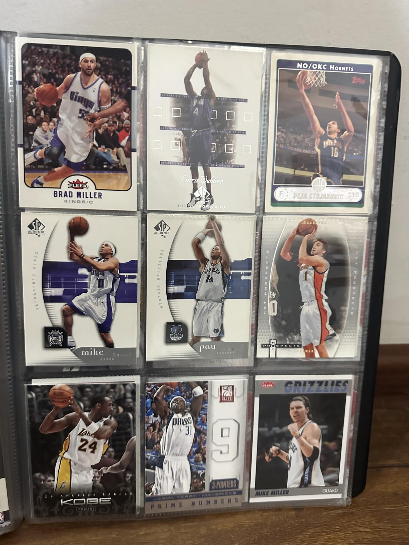 球星卡有好多张限编卡卡册一起出