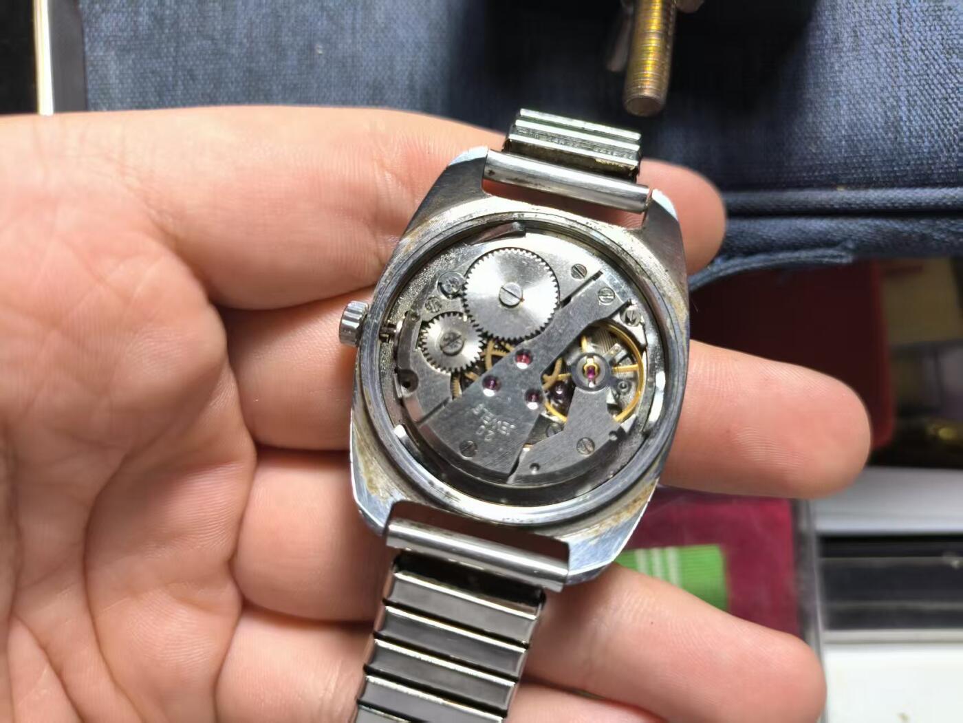 罗岚⭐爱藏⭐精品专拍第七场-分享拍场赚佣（周六有群拍，详细看简介） 上海牌手表 12时金针金刻度（高级版本）钢链表带 需检修---“20 ZUAN 自动上链机芯”