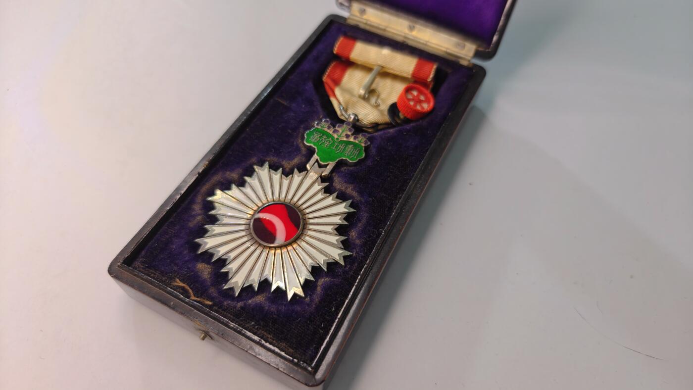 东亚勋章徽章主题拍卖2 日俄时期明治勋六等单光旭日章 