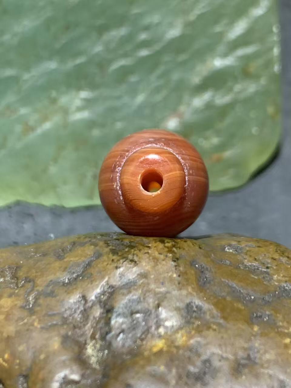 精美高玉化千层纹缠丝玛瑙双天眼瓶子珠一个，