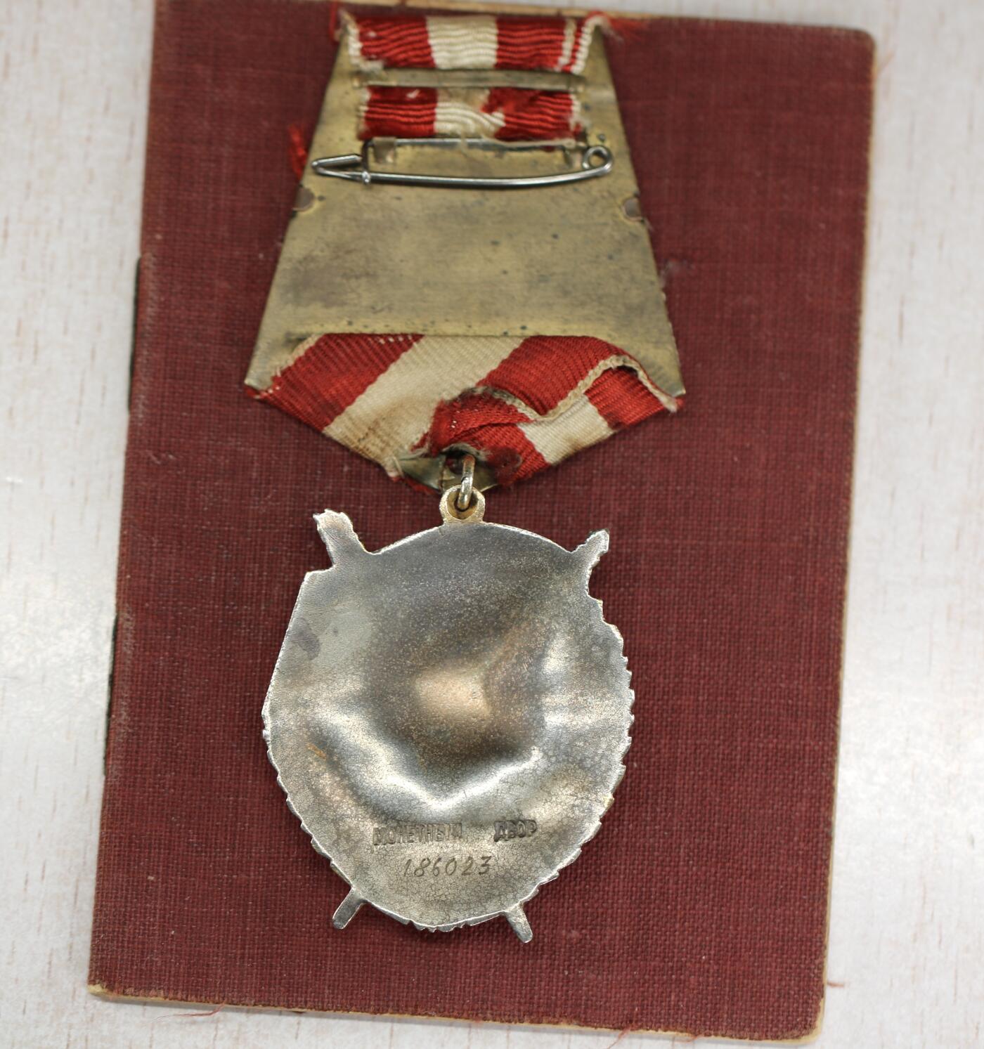 大猫徽章拍卖 第282期 苏联亚历山大勋章红旗套 档案齐全