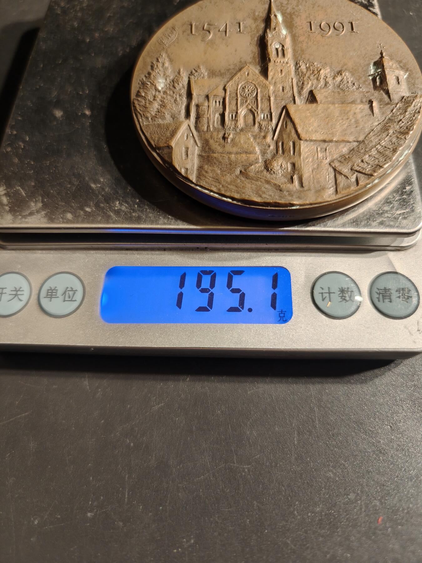 老王徽章第163期 13-15日三场连拍 16日统一发货  13、14日结束后可寄存 法国天主教会塞隆库尔-邦德瓦尔教区大铜章    高浮雕    直径68mm.    重量194.4g