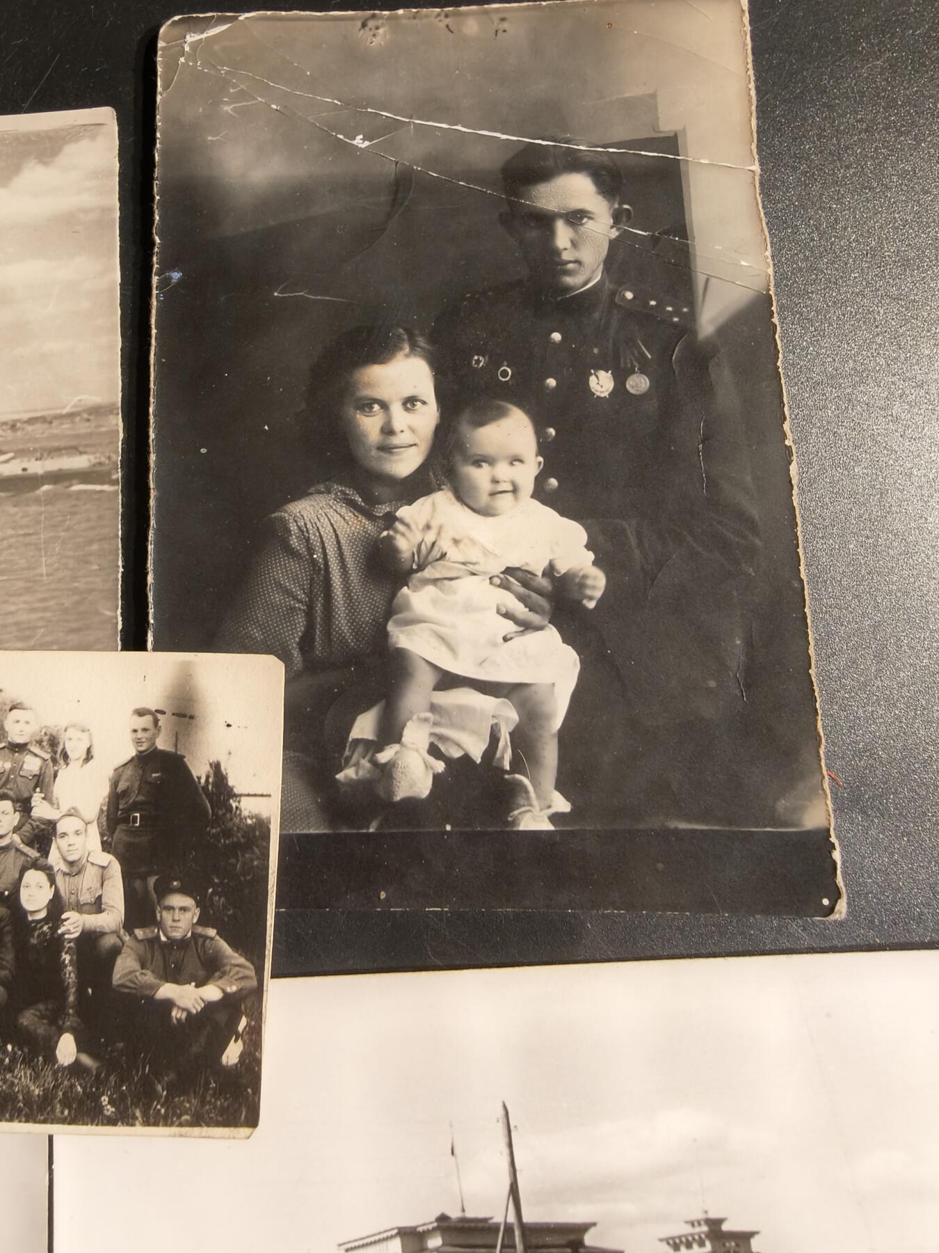 老王徽章第163期 13-15日三场连拍 16日统一发货  13、14日结束后可寄存 苏联士兵及家庭照片一组5张 