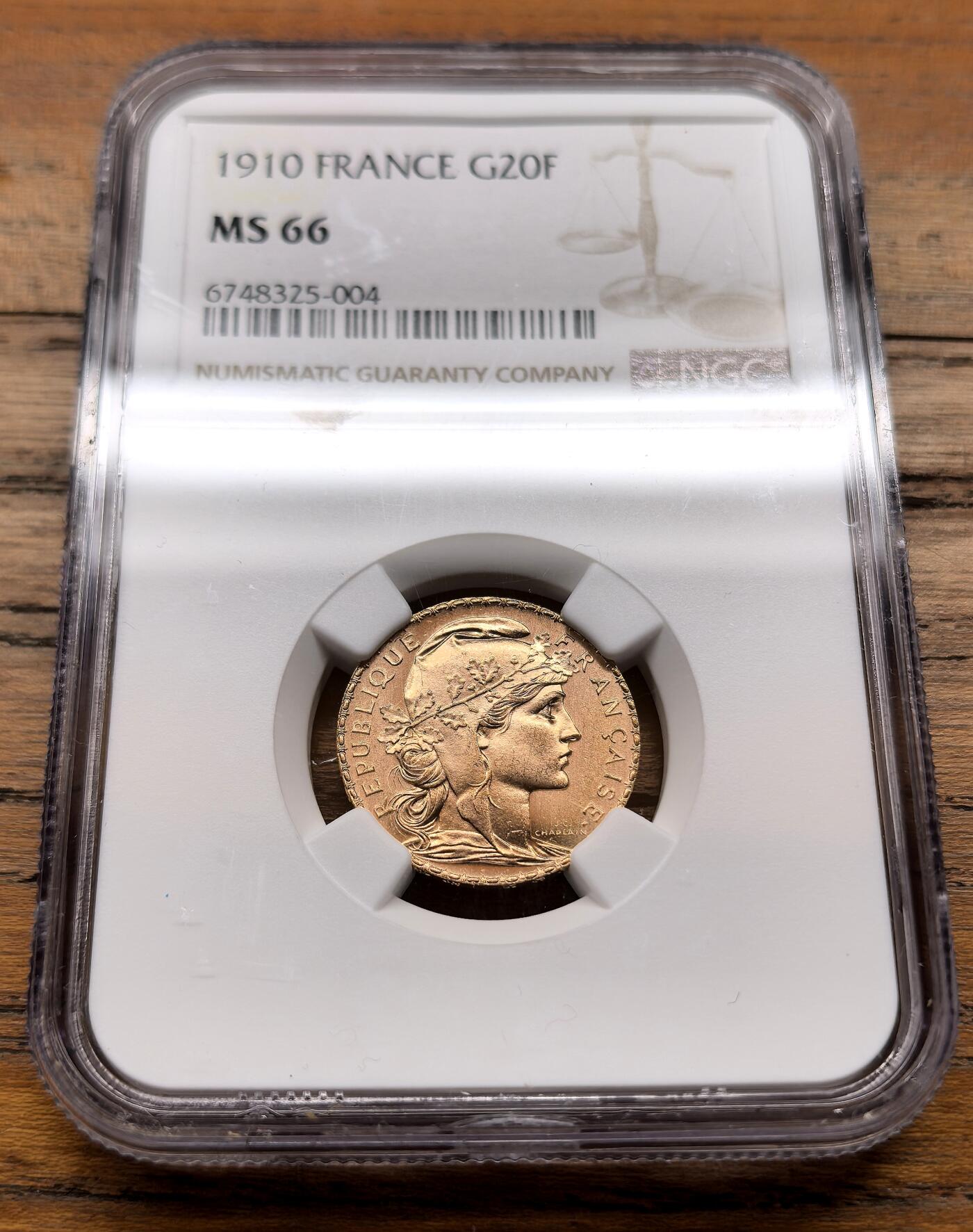 泉海漫舟·凡希社世界钱币微拍第三百十四期 1910法国自由帽20法郎金币NGC-MS66，金色纯正明亮，完美的铸出状态！