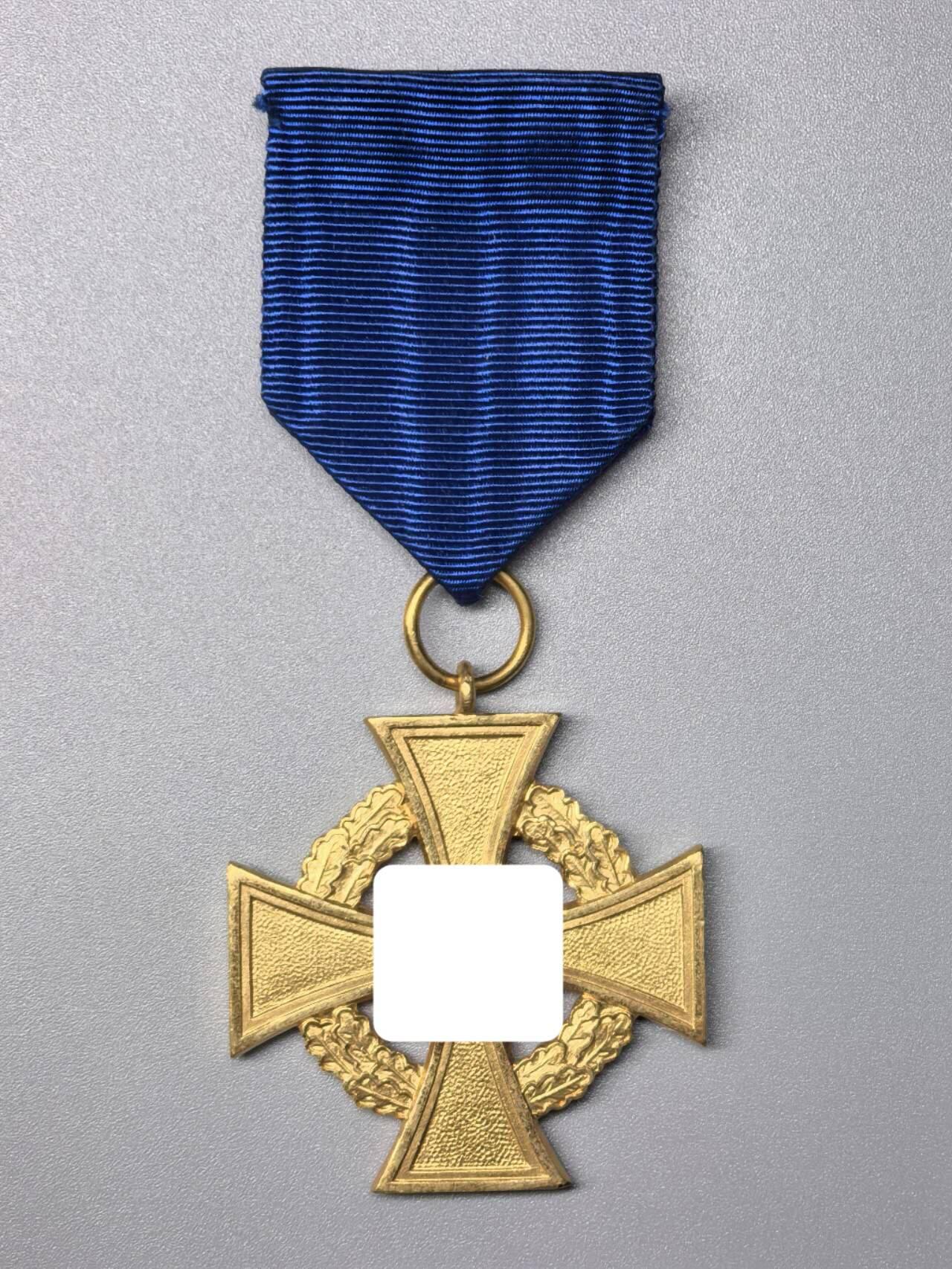 小驴勋章奖章收藏11月15日周六晚五点拍卖（珍爱和平，收藏战争，铭记历史，勿忘国耻，忠党爱国。有偿代拍，送拍规则在简介最后，参拍须阅读规则后再参拍，关系到运费包装发货时效真假辨别等关键信息，拍卖时不再发原图，看大图店主微信码在拍卖店铺介绍里）